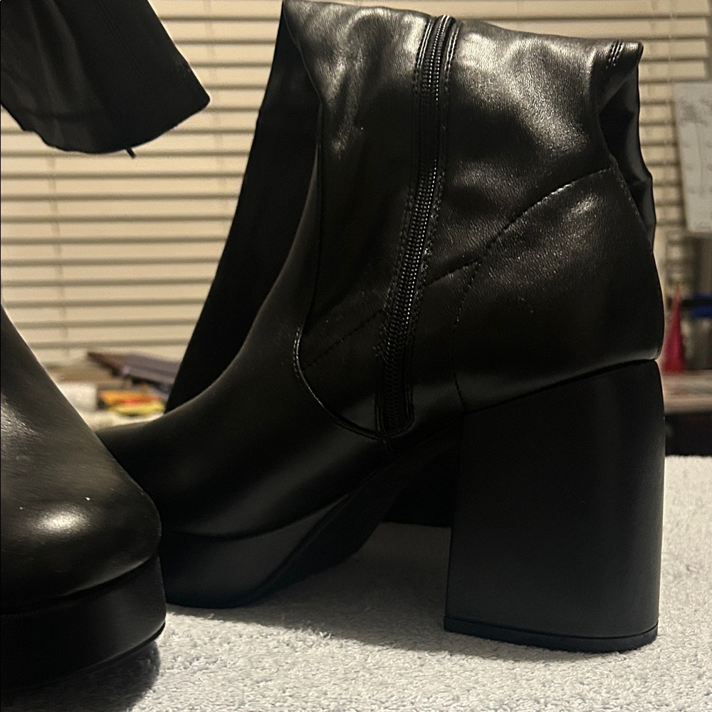 Sleek Black Heeled Boots for Women